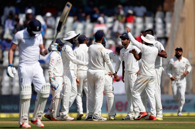 मुंबई में चला अश्विन का जादू, कपिल के रिकॉर्ड की बराबरी की