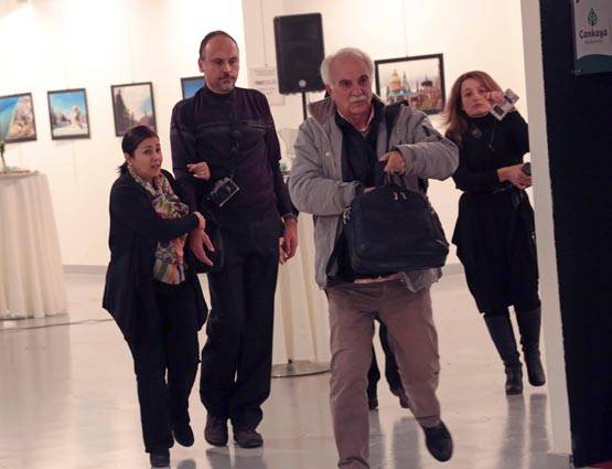 तुर्की में भाषण दे रहे रूसी राजदूत की गोली मार कर हत्या