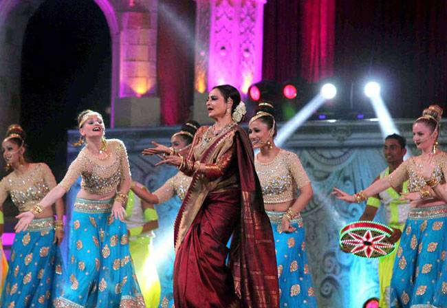 जब रेखा ने 'परदेसिया' पर लगाए जमकर ठुमके...