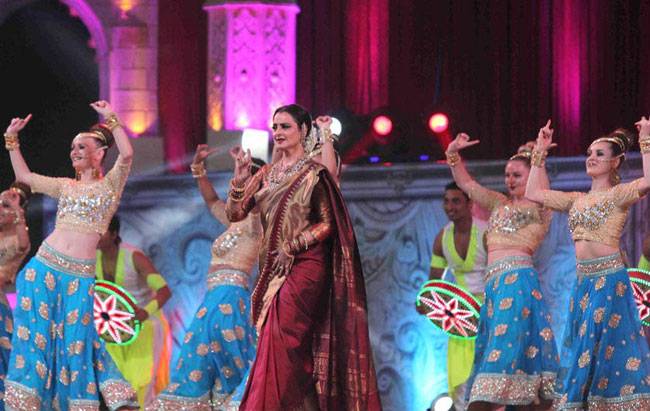 जब रेखा ने 'परदेसिया' पर लगाए जमकर ठुमके...