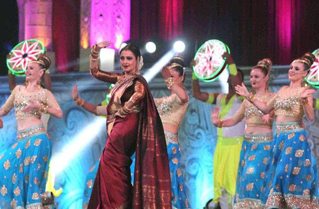 जब रेखा ने 'परदेसिया' पर लगाए जमकर ठुमके...