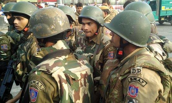 देखें तस्वीरें: दिल्ली पुलिस ने ऐसे मुक्त कराई हाईजैक की गई बस