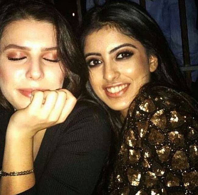 19वें बर्थ डे पर कुछ इस अंदाज में दिखीं नव्या...