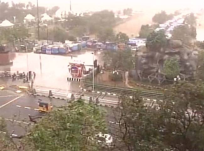 तस्वीरों में देखें वरदा ने चेन्नई में कैसे मचाई तबाही