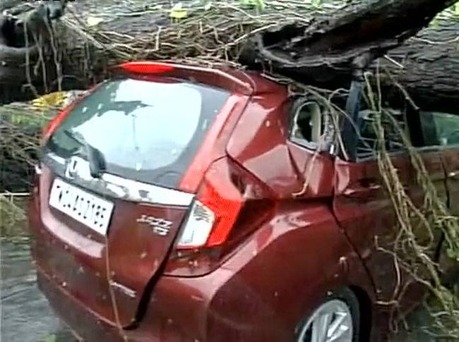 तस्वीरों में देखें वरदा ने चेन्नई में कैसे मचाई तबाही