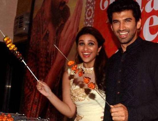 शाहरुख से आमिर तक फिल्म प्रमोशन के लिए कुछ भी करेगा, देखें तस्वीरें