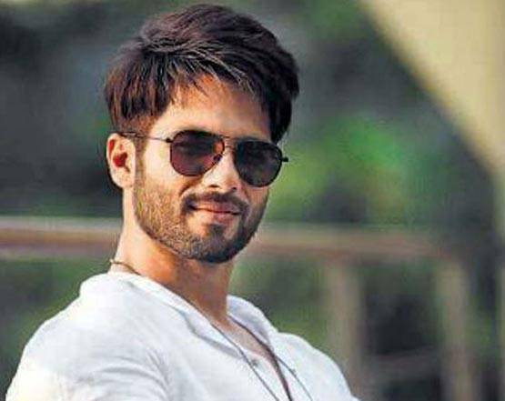 इन सेलेब्स के एक ट्वीट की कीमत जानकर हैरान रह जाएंगे आप