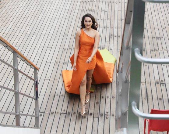 Lakme Fashion Week: क्रूज पर सोनाक्षी सिन्हा का जलवा