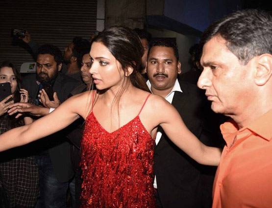 xXx: द जेंडर केज के प्रीमियर में रणवीर का हाथ थामें आई दीपिका