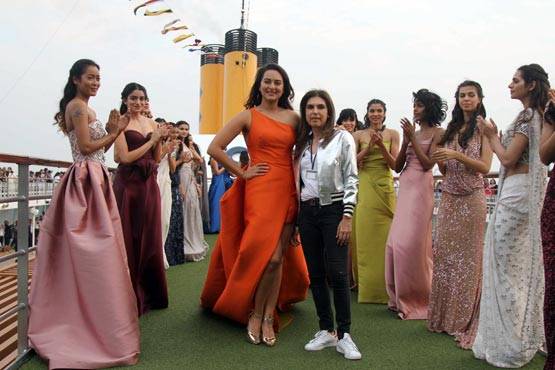 Lakme Fashion Week: क्रूज पर सोनाक्षी सिन्हा का जलवा