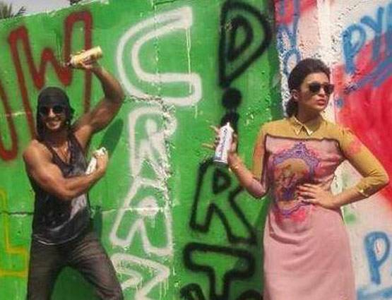 शाहरुख से आमिर तक फिल्म प्रमोशन के लिए कुछ भी करेगा, देखें तस्वीरें