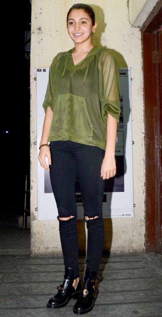 किसका लुक है बेहतर.. अनुष्का, परिणीति या श्रद्धा