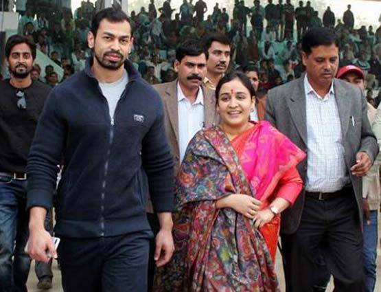 ये हैं मुलायम की छोटी बहू, जीती हैं ग्लैमरस लाइफ, अब लड़ेंगी चुनाव