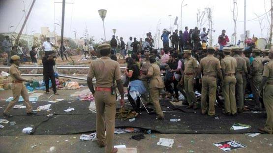 जलीकट्टू पर प्रदर्शन की हिंसक तस्वीरें