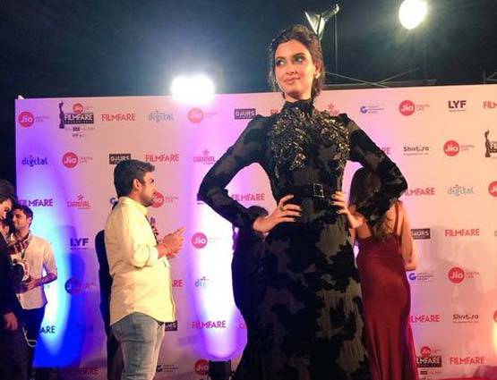 Filmfare2017:रेड कार्पेट पर बॉलीवुड ब्यूटीज का जलवा