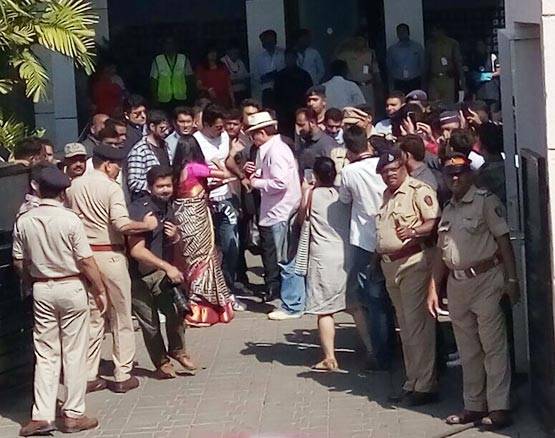 'कुंग फू योगा' के लिए मुंबई पहुंचे जैकी चैन, सोनू सूद ने किया रिसीव