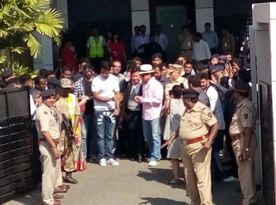 'कुंग फू योगा' के लिए मुंबई पहुंचे जैकी चैन, सोनू सूद ने किया रिसीव
