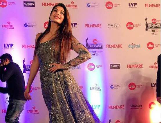 Filmfare2017:रेड कार्पेट पर बॉलीवुड ब्यूटीज का जलवा