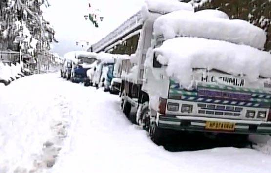 चलो चलें घूमने... यहां मनमोहक बर्फबारी