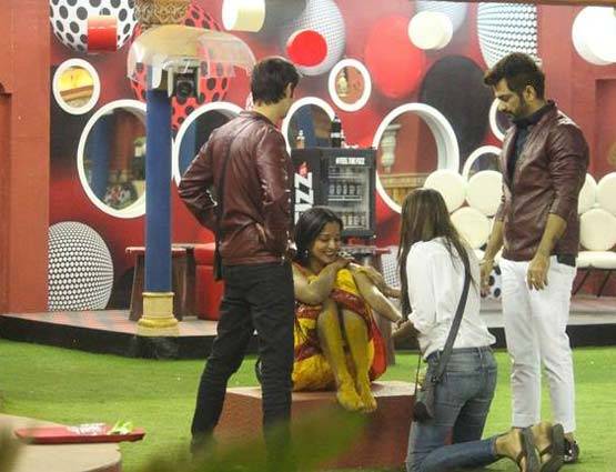 देखें, मोनालिसा की हल्दी की तस्वीरें