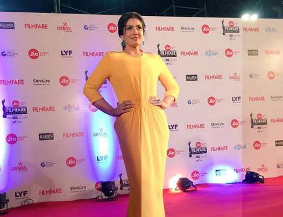 Filmfare2017:रेड कार्पेट पर बॉलीवुड ब्यूटीज का जलवा