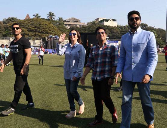 'ओके जानू' के प्रमोशन के दौरान आदित्य-श्रद्धा हुए इंटिमेट