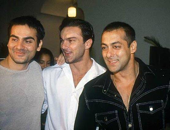 सलमान की 24 RARE PHOTOS, ऐसी है सुपरस्टार की LIFE