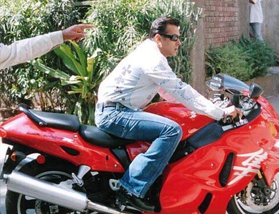 सलमान की 24 RARE PHOTOS, ऐसी है सुपरस्टार की LIFE