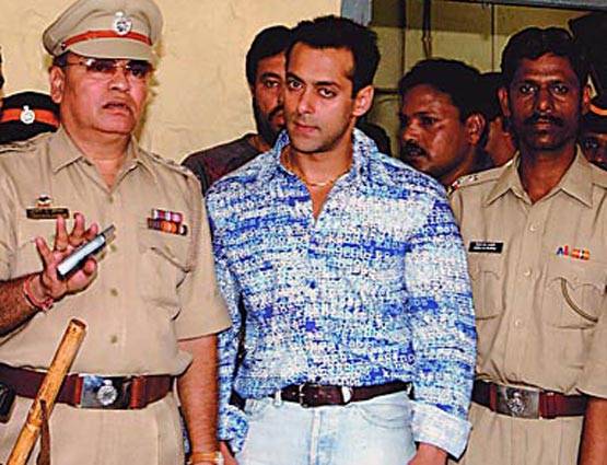 सलमान की 24 RARE PHOTOS, ऐसी है सुपरस्टार की LIFE