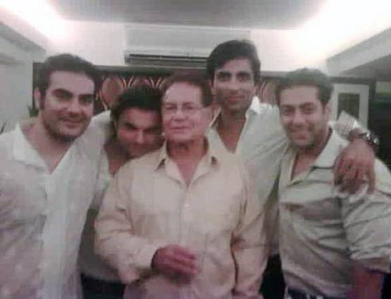 सलमान की 24 RARE PHOTOS, ऐसी है सुपरस्टार की LIFE