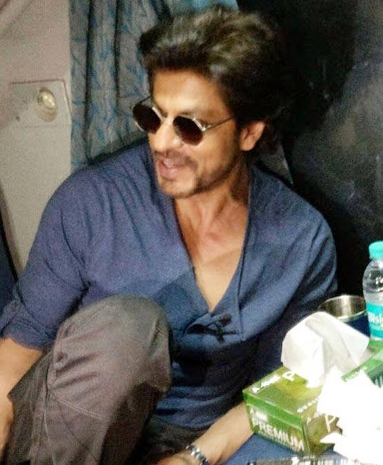 कैसा रहा शाहरुख का ट्रेन का सफर, देखें तस्वीरें...