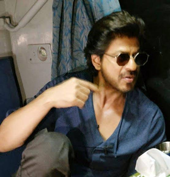 कैसा रहा शाहरुख का ट्रेन का सफर, देखें तस्वीरें...