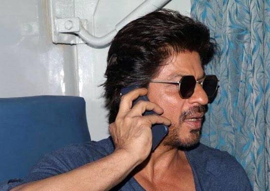 कैसा रहा शाहरुख का ट्रेन का सफर, देखें तस्वीरें...