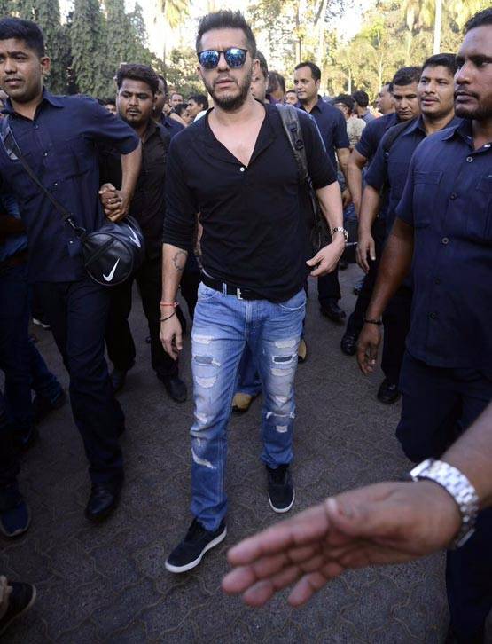 कैसा रहा शाहरुख का ट्रेन का सफर, देखें तस्वीरें...