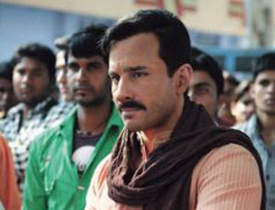 कूल, देसी, चॉकलेटी... किस लुक में सैफ हैं बेस्ट