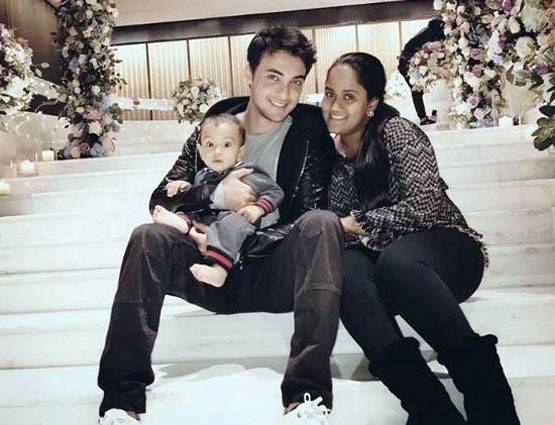 मीशा या अबराम में ज्यादा क्यूट कौन, तस्वीरों से करें फैसला...