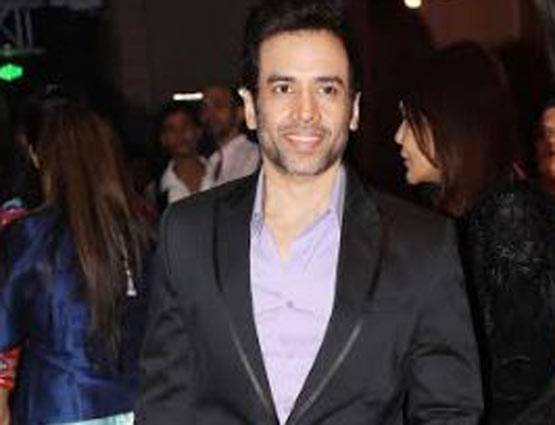 नील नितिन मुकेश के रिसेप्शन में पत्नी जया संग पहुंचे अमिताभ