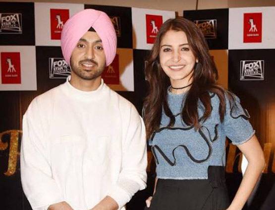 जानें कहां बिजी थे बॉलीवुड के आपके फेवरेट सितारे...