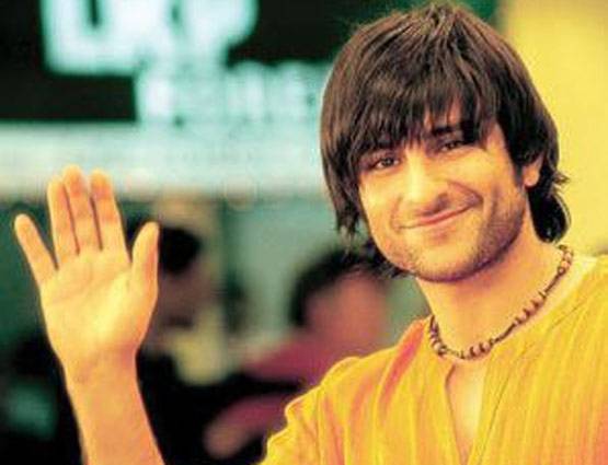 कूल, देसी, चॉकलेटी... किस लुक में सैफ हैं बेस्ट