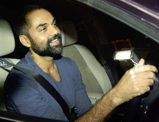 बॉलीवुड सितारों ने करण जौहर के साथ मनाई वेलेंटाइन पार्टी