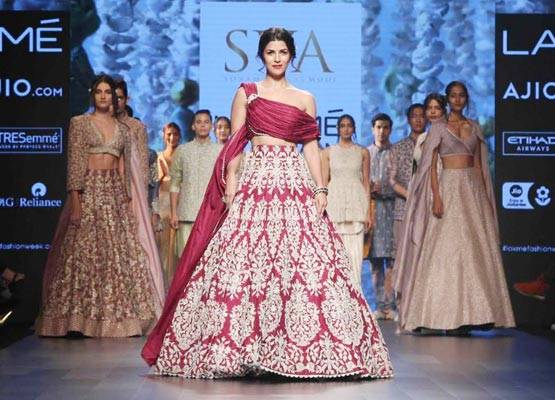 बिपाशा बसु से रागिनी खन्ना तक इन एक्टर्स ने बिखेरे रैंप पर अपने जलवे