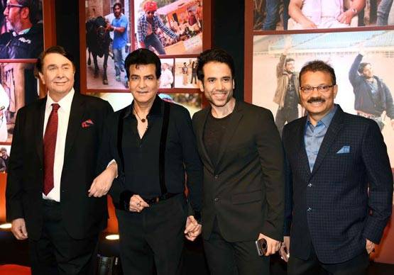 आमिर ने दी 'दंगल' की सक्सेस पार्टी, क्या पहुंचे सलमान-शाहरुख