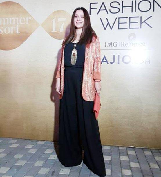 बिपाशा बसु से रागिनी खन्ना तक इन एक्टर्स ने बिखेरे रैंप पर अपने जलवे