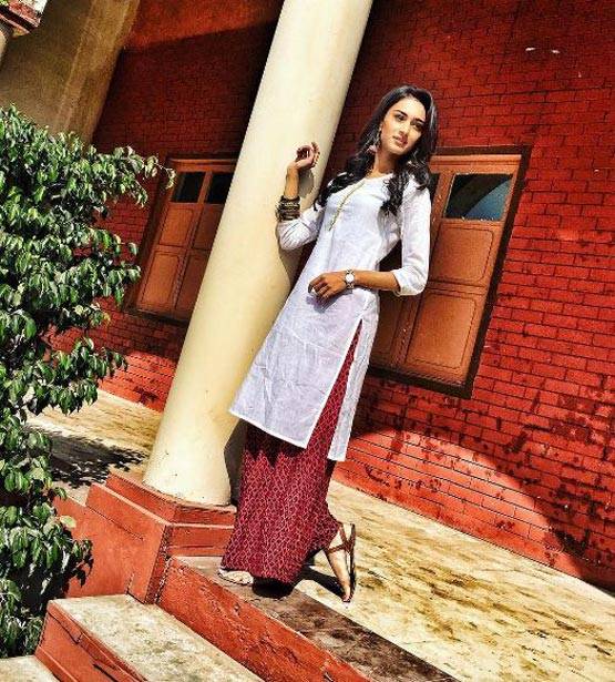 इलियाना डिक्रूज की कॉपी है ये टीवी एक्ट्रेस, आप क्या कहते हैं...