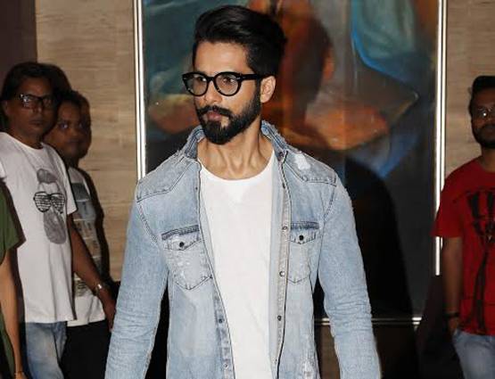 'रंगून' के प्रमोशन में ऐसे लुक मेें दिखीं कंगना