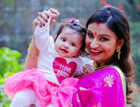 मिलिए डिम्पी गांगुली की नन्ही परी रियाना से...