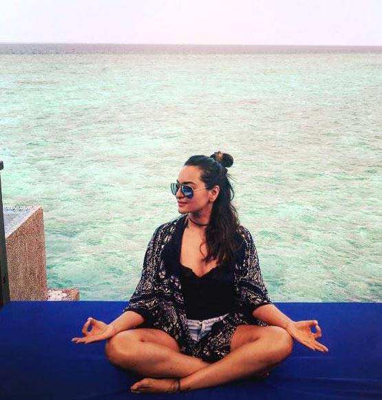 'दंबग गर्ल' सोनाक्षी मालदीव में मना रही हैं छुट्ट‍ियां...