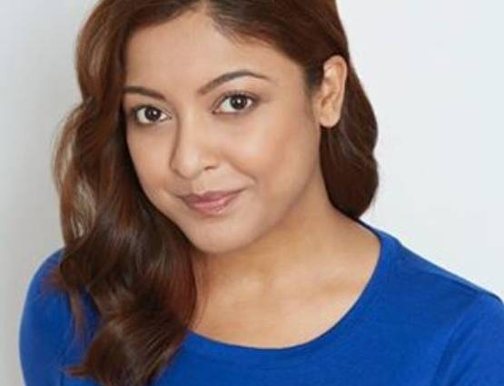 इस फोटो से चर्चा में आईं 'आशिक...' गर्ल का ये ग्लैमरस अंदाज भी तो देखें