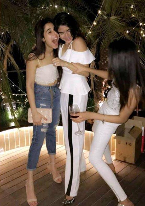 PHOTOS: क्या अपनी मम्मी जैसी है भाग्यश्री की बेटी