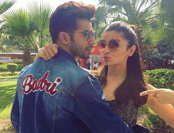 'दुल्हनिया' आलिया को इंडिया गेट लेकर पहुंचे 'बद्री' वरुण